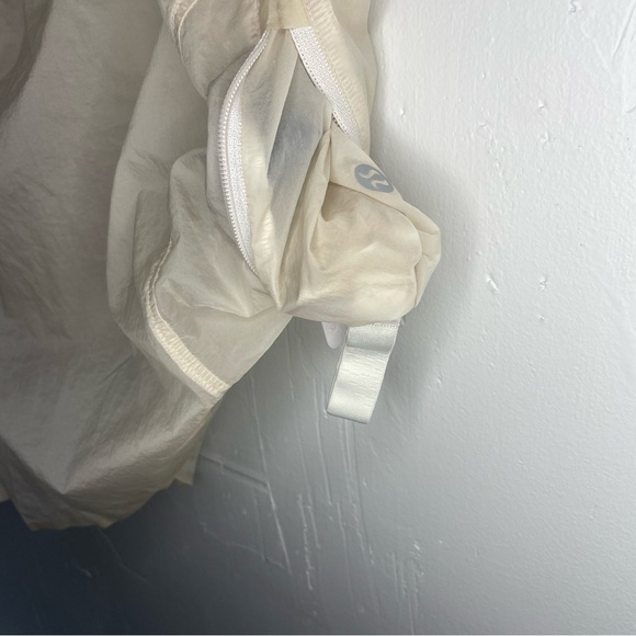 Lululemon Step Out High Rise Short 3" Traslu Water-Resistant Fabric - Picture 12 of 14